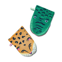 Load image into Gallery viewer, alligator and leopard oven mitt set, organic cotton ovenmitts, printed critter ovenmitts, animal ovenmitts, 