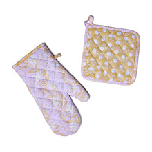 Load image into Gallery viewer, Set of floral-patterned oven mitt and pot holder on a white background